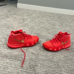 Kyrie red carpet basketball shoe